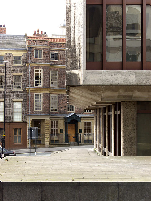 Swan_House_Fenwick_House