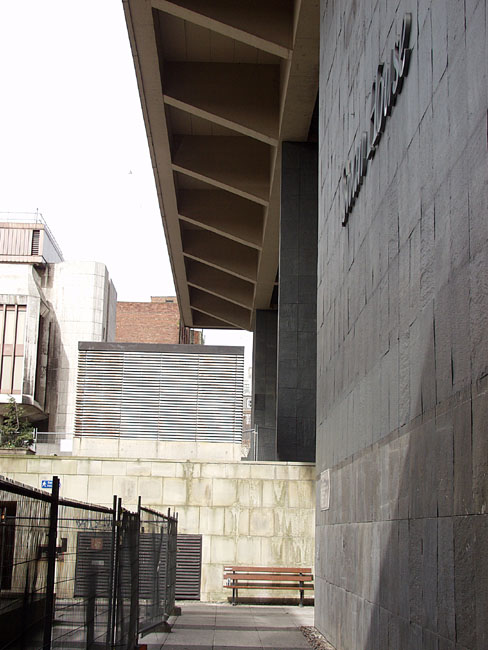 Swan_House_West_Wall