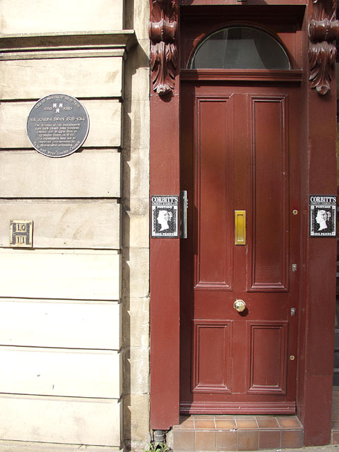 Swan_Swans_House_Doorway
